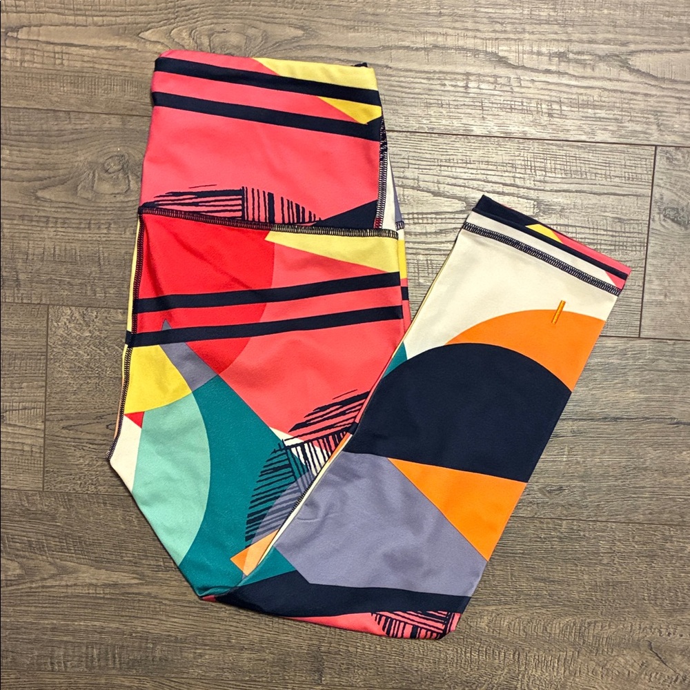 Lucy Geometric Print Cropped Leggings 22” - Size M